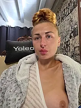 Stripchat Sex Cam of kylie_blck
