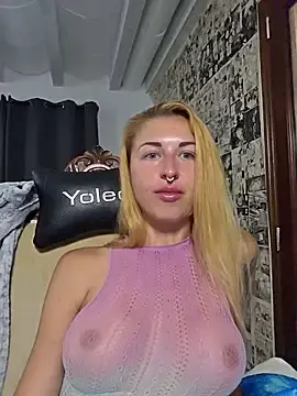 Stripchat Live Sex Cam of kylie_blck