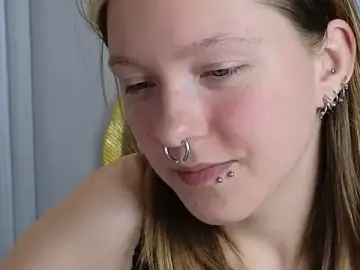 Stripchat Free Porn Cam of LauraLowe