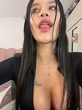 Stripchat Nude Webcam of Emmily_19