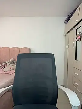 Stripchat Adult Webcam of Emmily_19