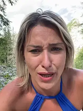 Stripchat Best live sex cam show of petrouchkaaa_