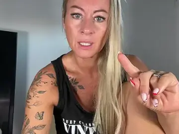 Stripchat Sex Cam of Ana_keller_off