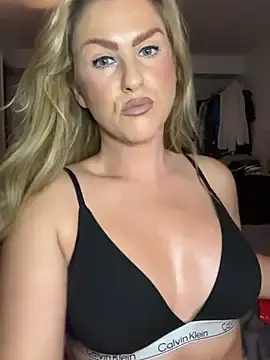 Stripchat Live Porn of CharleighBaker