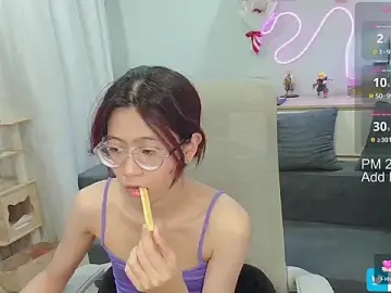 Stripchat Live Sex Cam of littlemiilk