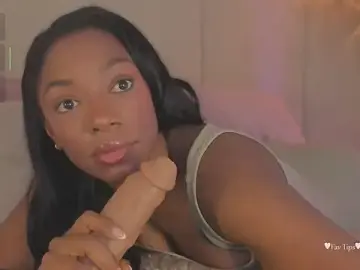 Stripchat Live Porn of aprilebony_