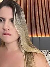 Stripchat Adult Video Chat of EmiilyAdams_