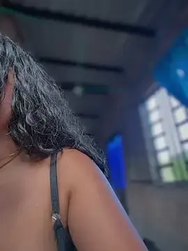 Stripchat Live Sex Cam of Simone_Miller