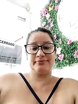 Stripchat Live Sex Cam of keilymadam