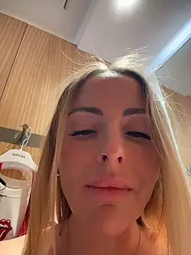 Stripchat Sex Cam of EmaSalis