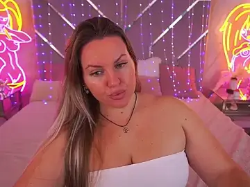 Stripchat Live Sex Cam of KiraCandyS