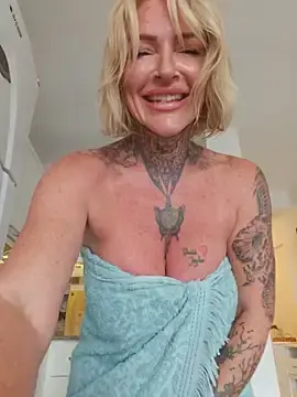 Stripchat Watch Live Sex Cams of TravelMommyBlair