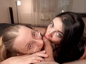 Stripchat Best Webcam of foxeslovefoxes