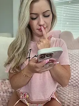 Stripchat Live Sex of LoveShae_
