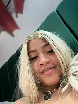 Stripchat Free Live Porn of riri_brunnete
