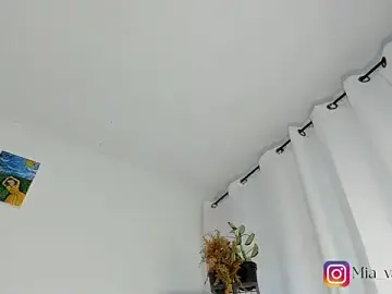 Stripchat Private Sex Chat of Mia-Valeria-