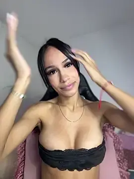 Stripchat Live Sex Cam of Miaa_love6969