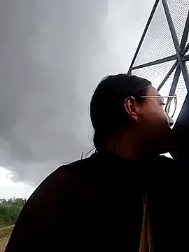 Stripchat Sex Cam of Sexy_nayra_outdoors_