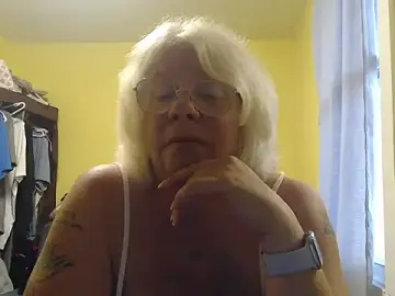 Stripchat Best Webcam of canadiancougar1965