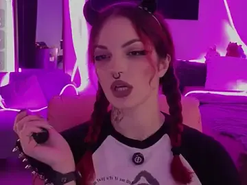 Stripchat Nude Webcam of BratzieDarsie
