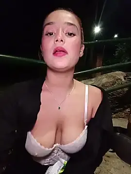 Stripchat Live Sex of isabella_ferrer99