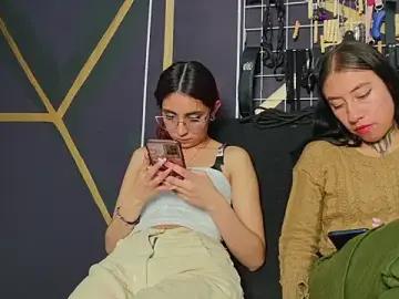 Stripchat Free Live Porn of islan_blue