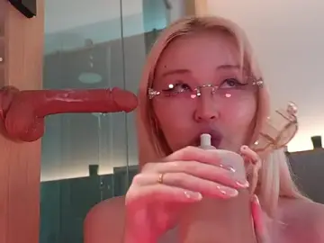 Stripchat Free Porn Cam of hyun_chia