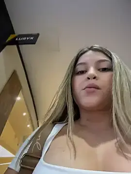 Stripchat Live Porn of lunablossom_