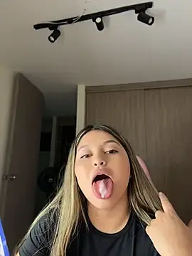 Stripchat Best live sex cam show of lunablossom_