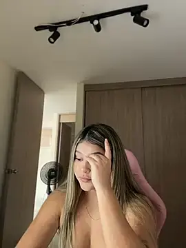 Stripchat Adult Webcam of lunablossom_