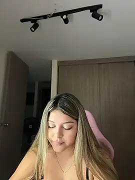 Stripchat Adult Webcam of lunablossom_