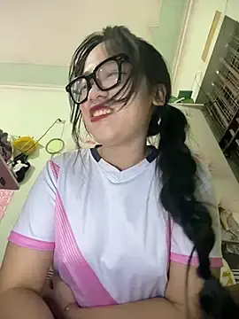 Stripchat Nude Webcam of Emmiuuuu03