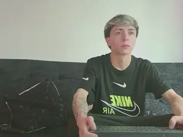 Stripchat Sex Cam of ethan_and_ava