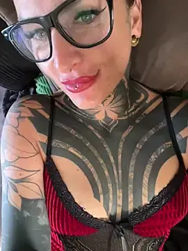 Stripchat Live Sex Cam of KathaleaNoir