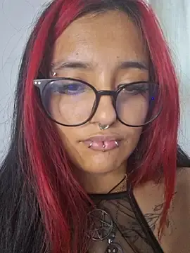 Stripchat Live Sex Cam of carolinerue
