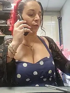 Stripchat Live Sex Cam of Micorazonheolmiangel23