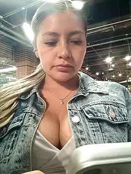 Stripchat Nude Webcam of alana_69