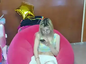 Stripchat Sex Cam of Skinygirl