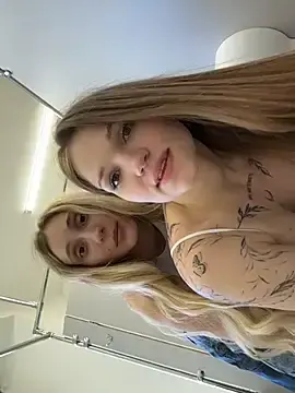 Stripchat Live Sex Cam of StreetSquirt