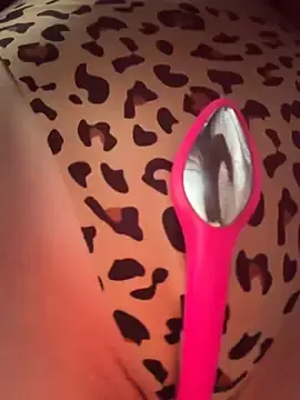 Stripchat Live Sex Cam of StreetSquirt
