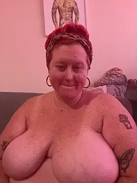 Stripchat Free Live Porn of BustyRedxx