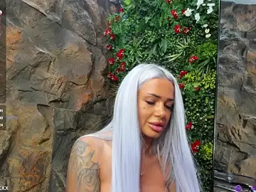 Stripchat Free Live Porn of DiamondJo_