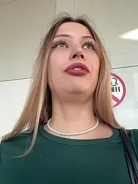 Stripchat Sex Cam of blonde_exe