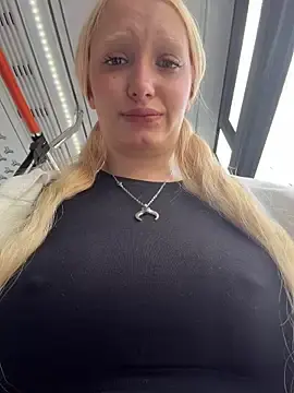 Stripchat Sex Chat of Elfi_InPublic