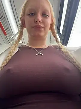 Stripchat Live Sex Cam of Elfi_InPublic