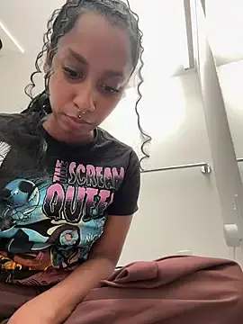Stripchat Free Porn Cam of Your_Paris
