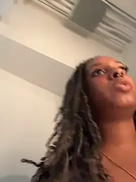 Stripchat Adult Webcam of Your_Paris
