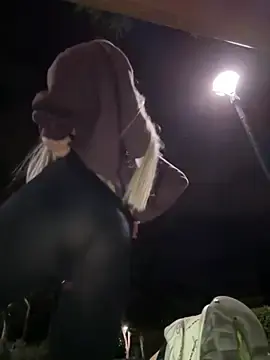 Stripchat Free Porn Cam of AlyssaFoxx_
