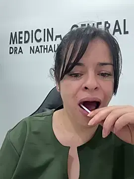 Stripchat Live Sex Cam of Dr_Nathalia_28