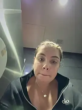 Stripchat Free Live Porn of Alirawrz